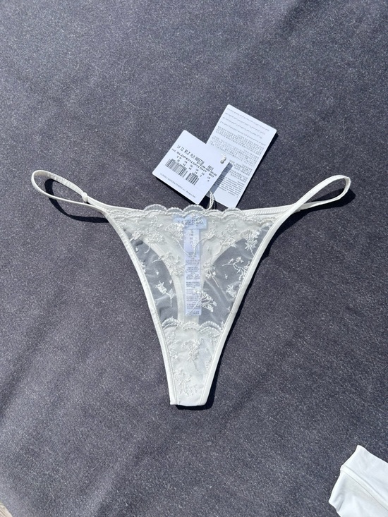 La Perla Other - La Perla Ivory Embroidered Lace Thong NWT Beautiful and elegant